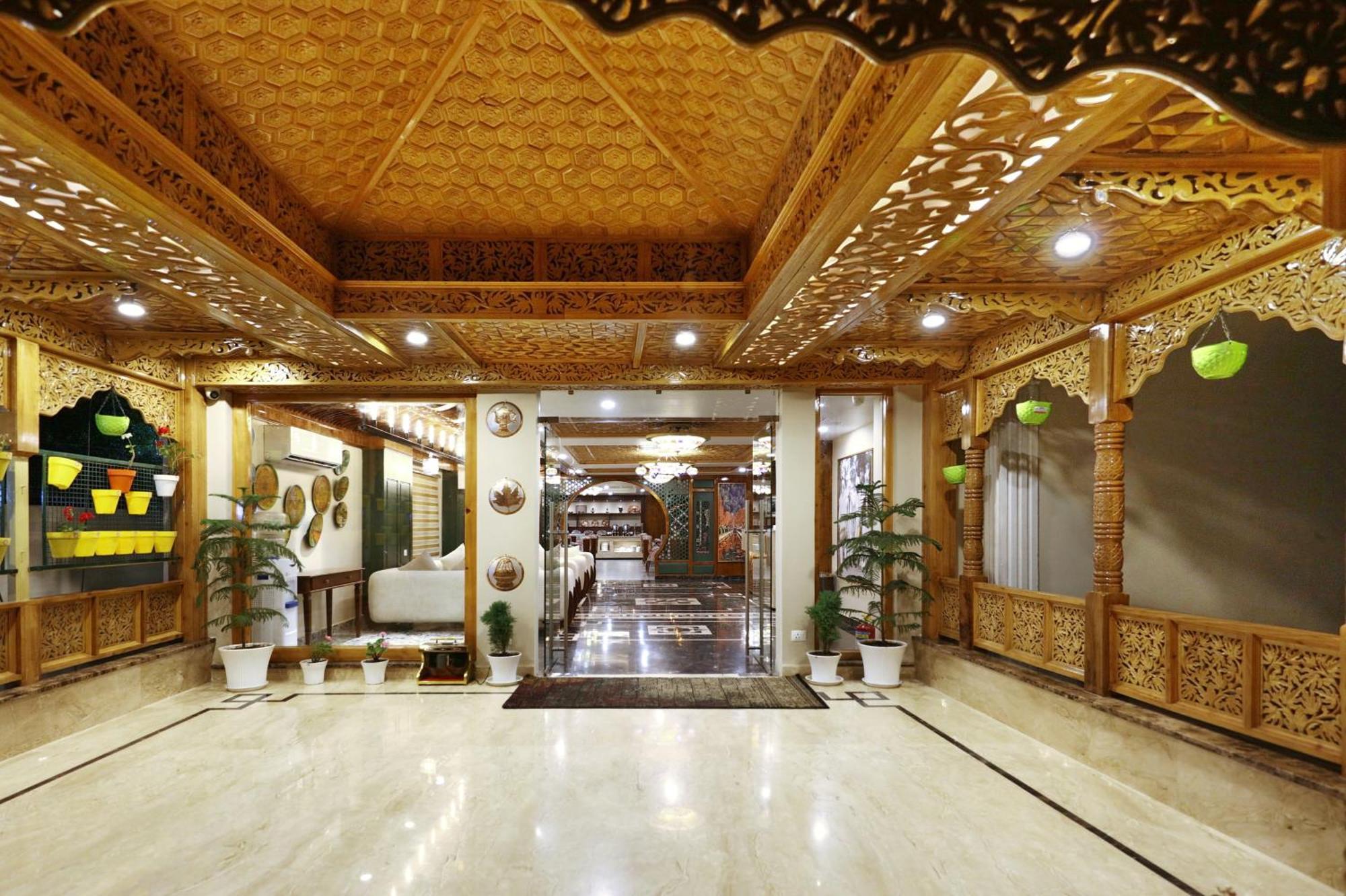 Hotel Blanco ศรีนาการ์ ภายนอก รูปภาพ