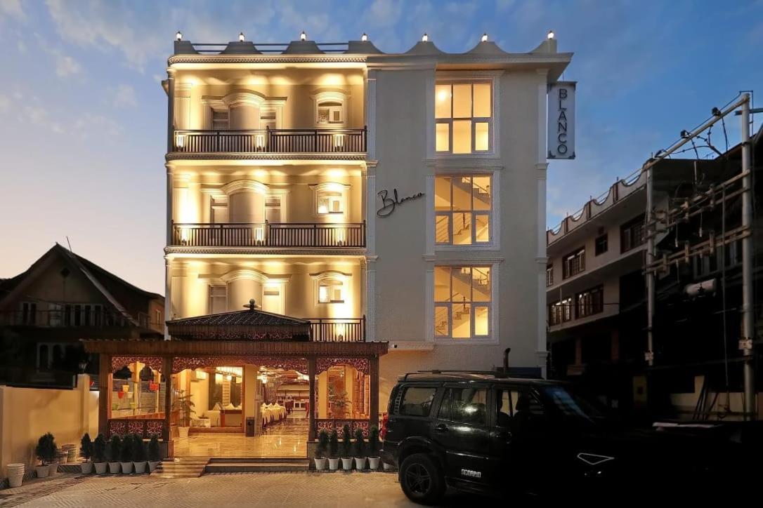 Hotel Blanco ศรีนาการ์ ภายนอก รูปภาพ