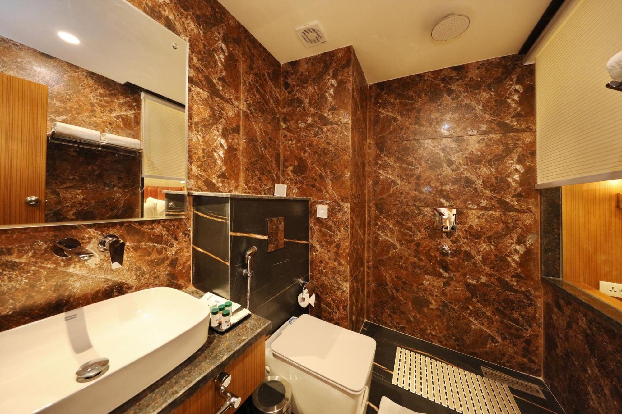 Hotel Blanco ศรีนาการ์ ภายนอก รูปภาพ