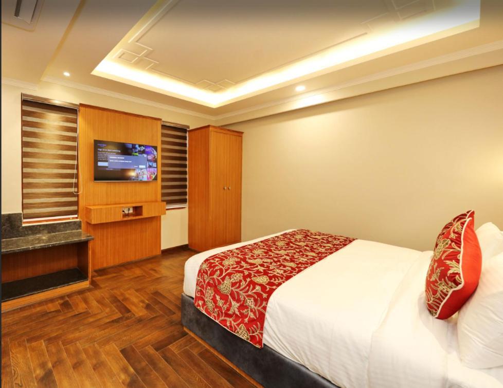 Hotel Blanco ศรีนาการ์ ภายนอก รูปภาพ